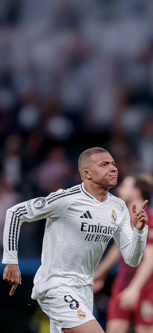 陷入窘境！曾凡博赛后独自离场，一分钟没上被裁也要跟队回美国