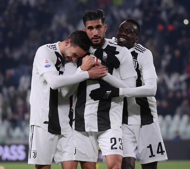 滑手扮关公成都街头玩滑板