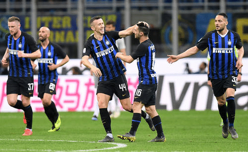 半场：拜仁2-2弗赖堡，卡尔、奥利塞分别传射，铃木唯人进球